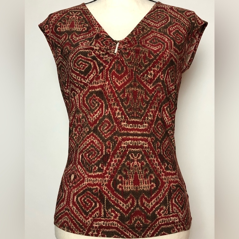 CHAPS short sleeve brown red V-neck shirt- size Medium Petite - NWT